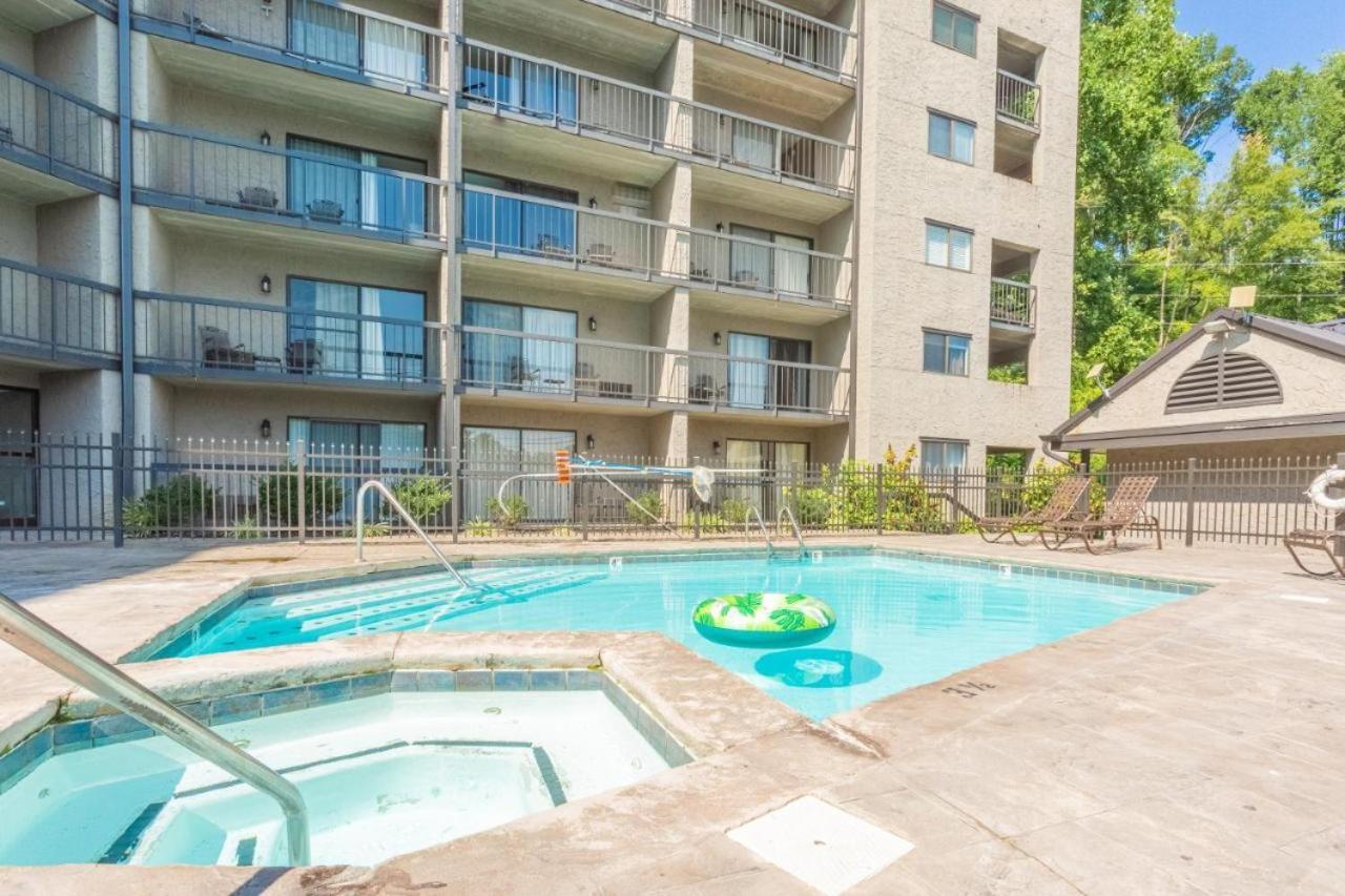 Family Bear Condos, Full King Suite, Kitchen, Pool Access Unit 103 Gatlinburg Extérieur photo