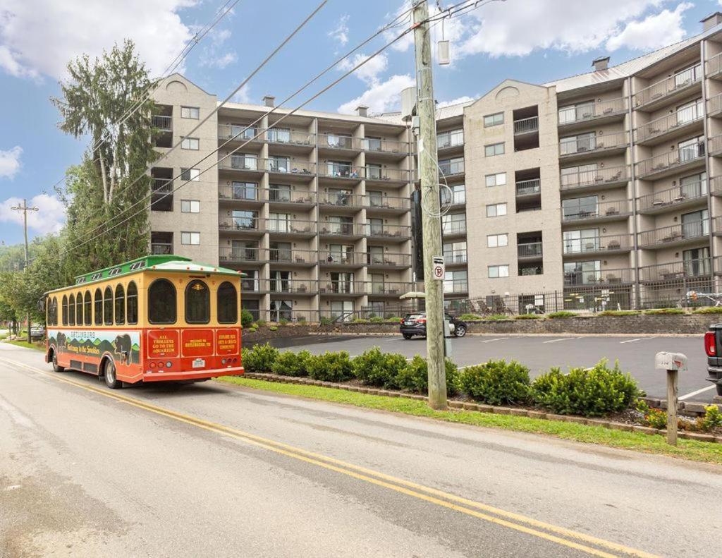 Family Bear Condos, Full King Suite, Kitchen, Pool Access Unit 103 Gatlinburg Extérieur photo